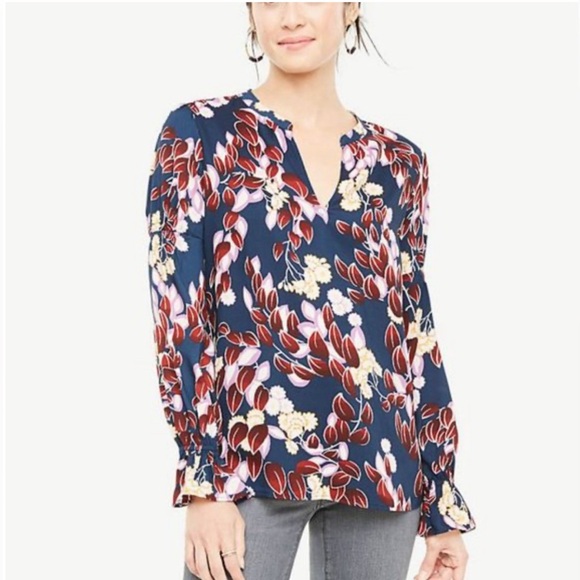 Ann Taylor Floral V Neck Blouse - Picture 4 of 13